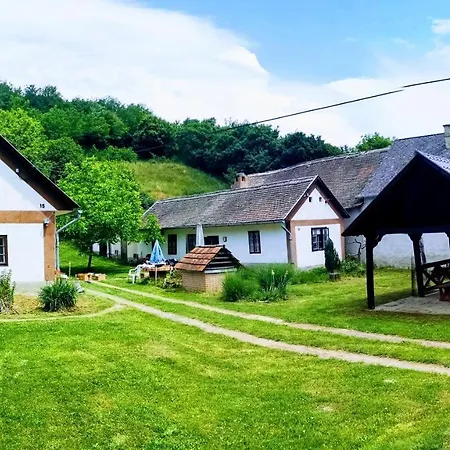 Holiday home Pusztakisfalu Vendeghaz Lovaszheteny